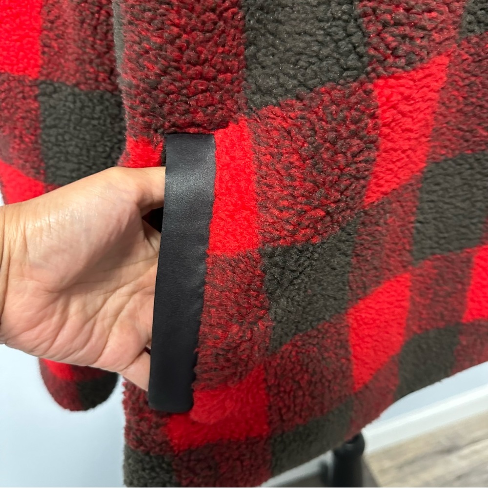 Abercrombie & Fitch buffallo plaid fleece red black size medium - Picture 11 of 11